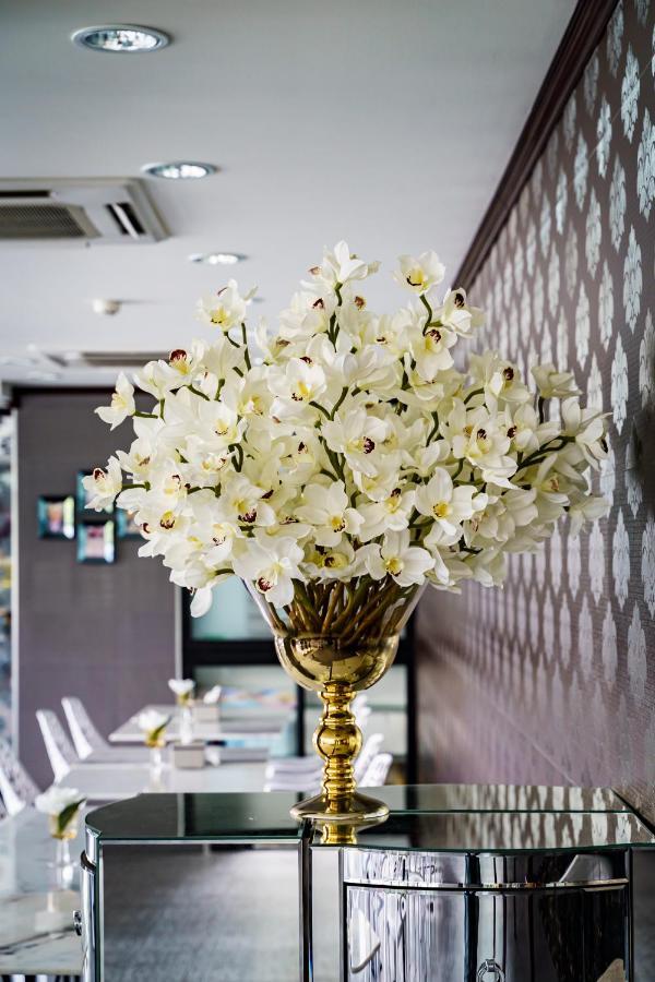 Lux Boutique Hotel Nonthaburi Buitenkant foto