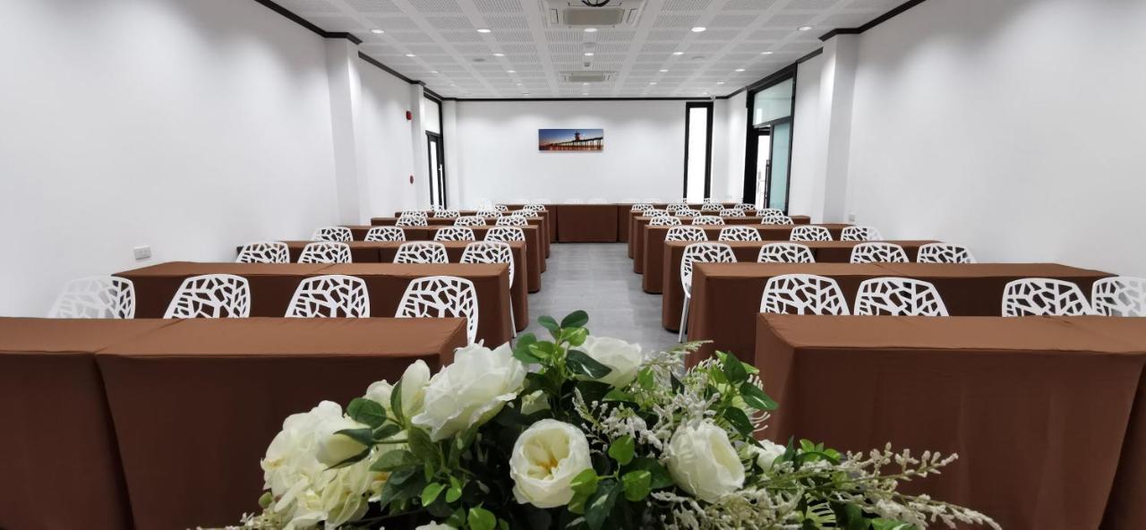 Lux Boutique Hotel Nonthaburi Buitenkant foto
